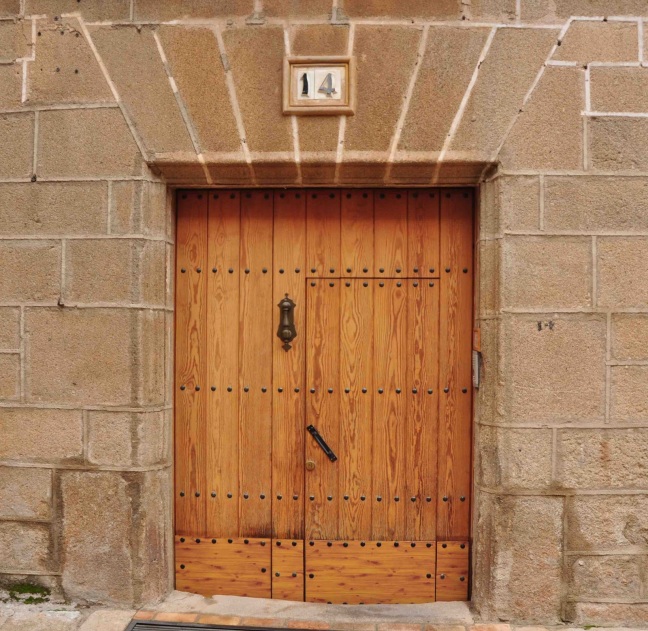 Puerta del Palacio y Torre de los Galarza, también conocida como la casa de los trucos. (Cáceres, España).